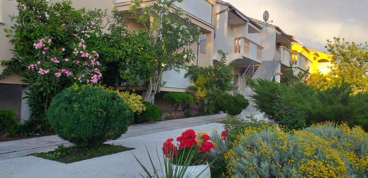 Apartments Golic Biograd Na Moru Exterior foto