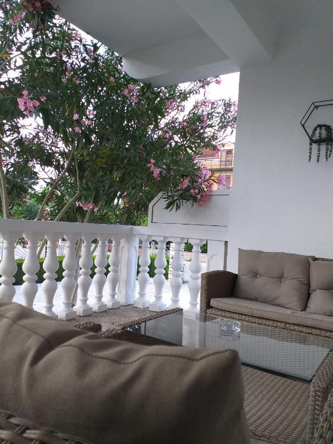 Apartments Golic Biograd Na Moru Exterior foto