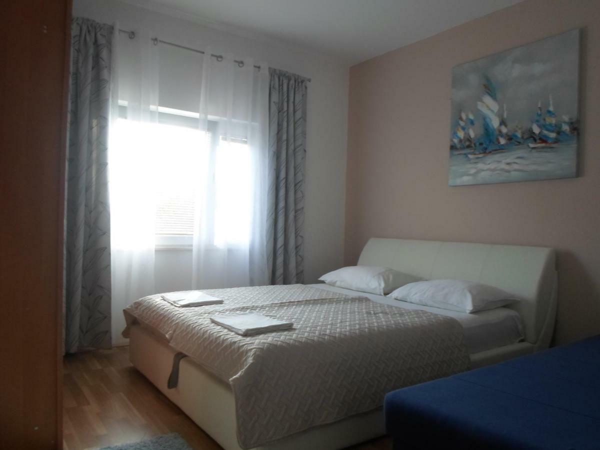 Apartments Golic Biograd Na Moru Exterior foto